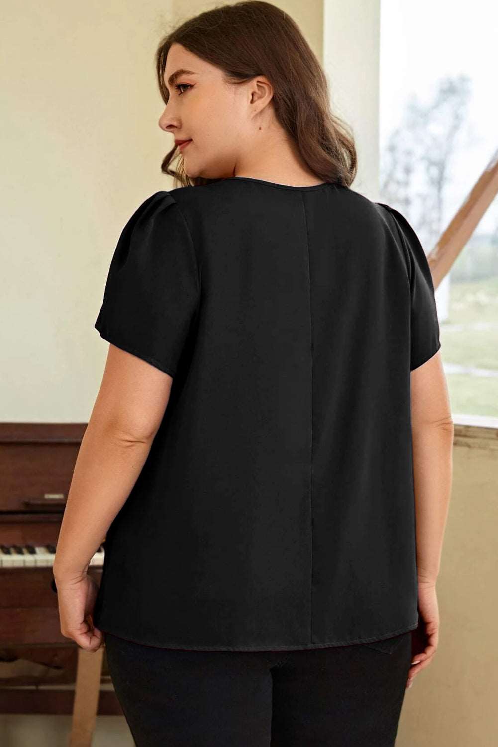 Black Keyhole Crew Neck Pleated Plus Size Top