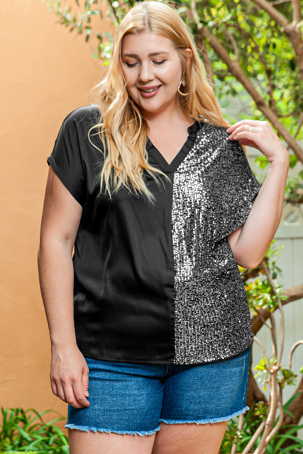 Wholesale Black Plus Size Sequined V Neck Tee - Eloy Royal