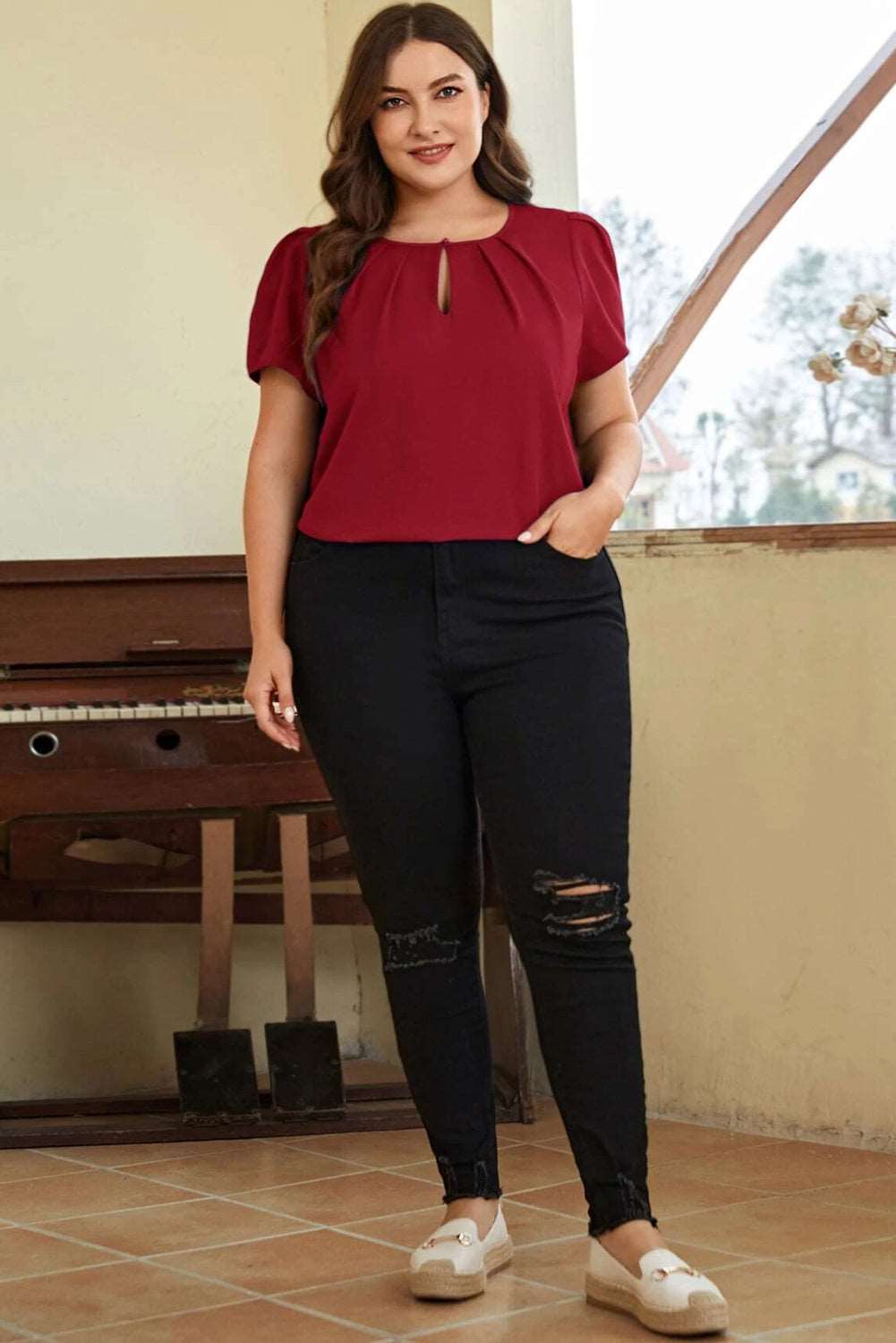 Black Keyhole Crew Neck Pleated Plus Size Top