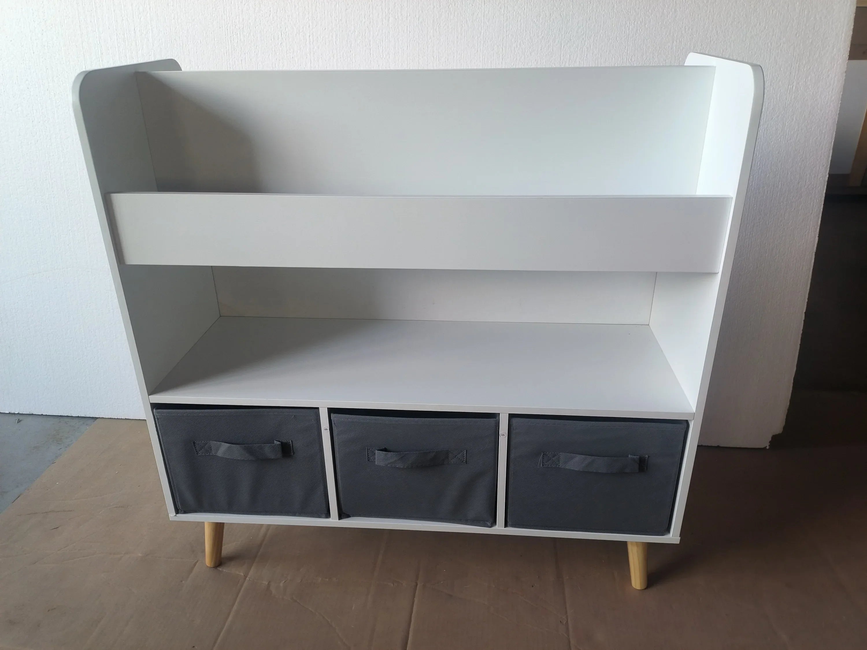 Modern Kids Bookshelf with 3 Fabric Bins, White and Gray Storage Shelf for Toys and Books, Ideal for Playroom, Bedroom, or Nursery - Eloy Royal