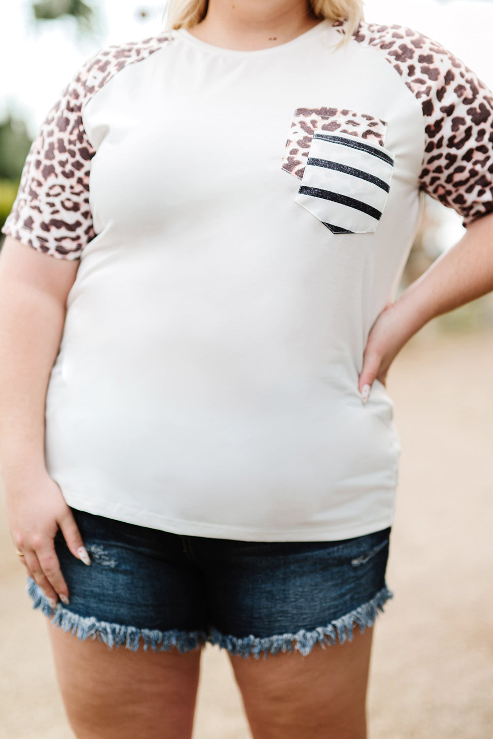 White Leopard Striped Double Pocket Plus Size Tee - Eloy Royal