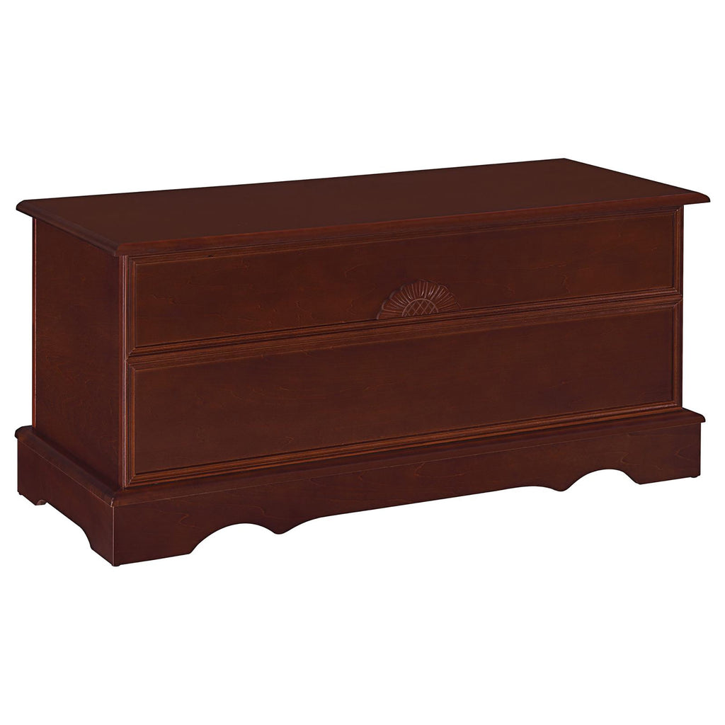 Warm Brown Rectangular Cedar Chest: Sturdy Wood Storage with Lock, Ideal for Blankets and Coats