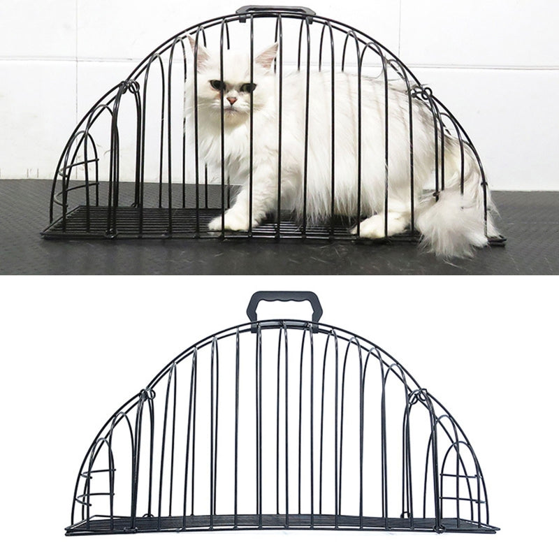 Cats Use A Bath And Transport Cage To Prevent Scratching - Eloy Royal