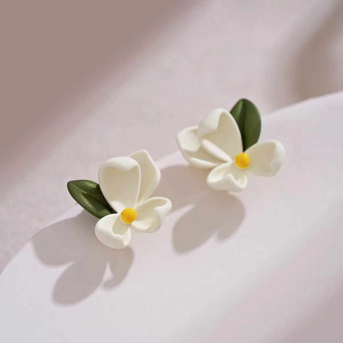 White Flower Summer Earrings Asymmetric Eardrops