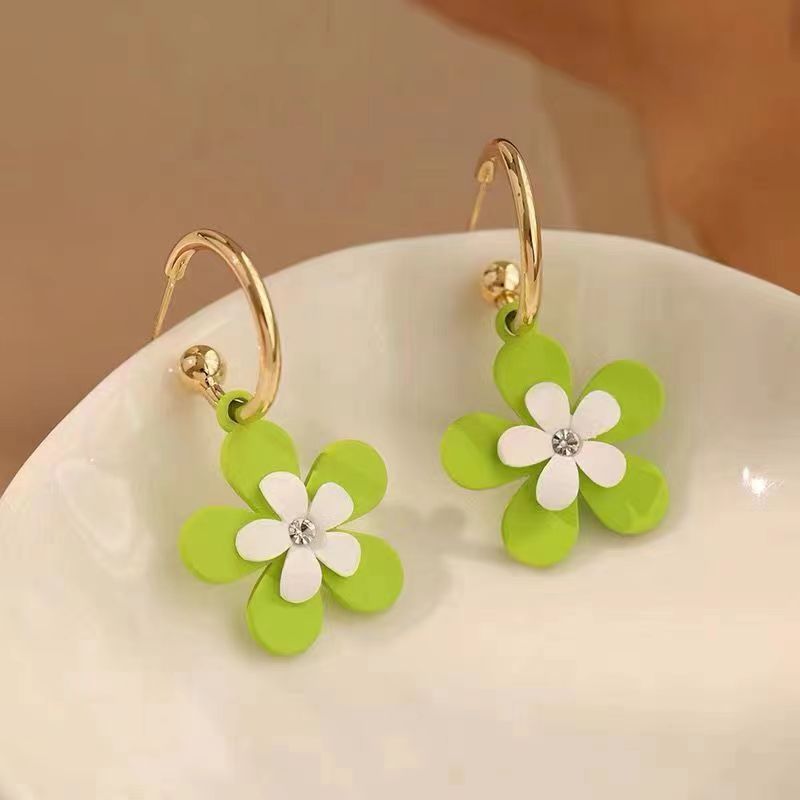 White Flower Summer Earrings Asymmetric Eardrops