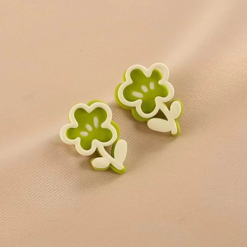 White Flower Summer Earrings Asymmetric Eardrops