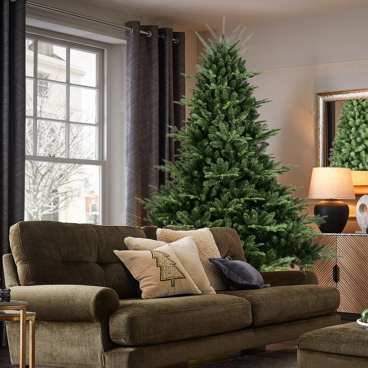 Full-Shaped 6FT Christmas Tree with 1673 Tips – PE/PVC Mixed Needles, Wide Base for Large Spaces, Hinged Structure for Easy Setup, Metal Stand for Strong Support*