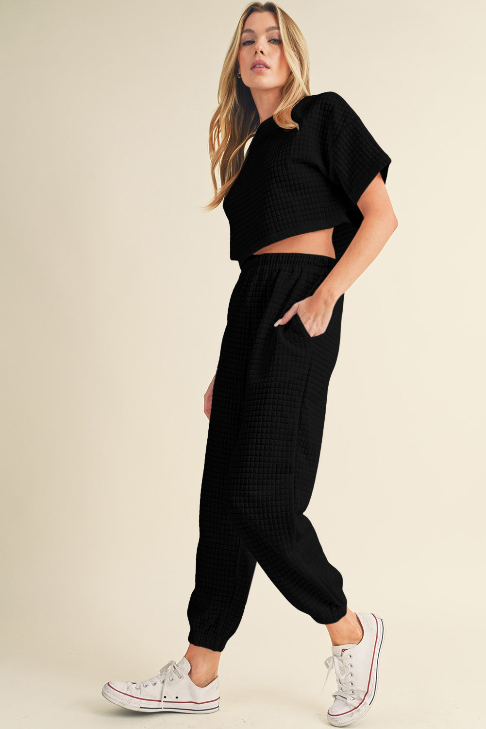 Black Textured Cropped Tee and Jogger Pants Set - Eloy Royal