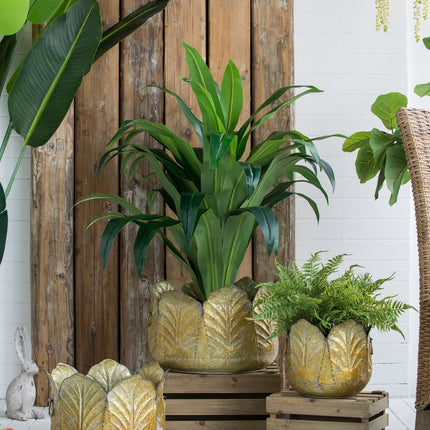 Set of 3 Metal Planter Distressed, L:17.7x17.7x11' M:15x15x10.2' S:11.5x11.5x10'