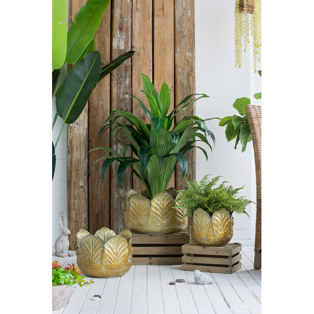 Set of 3 Metal Planter Distressed, L:17.7x17.7x11' M:15x15x10.2' S:11.5x11.5x10'
