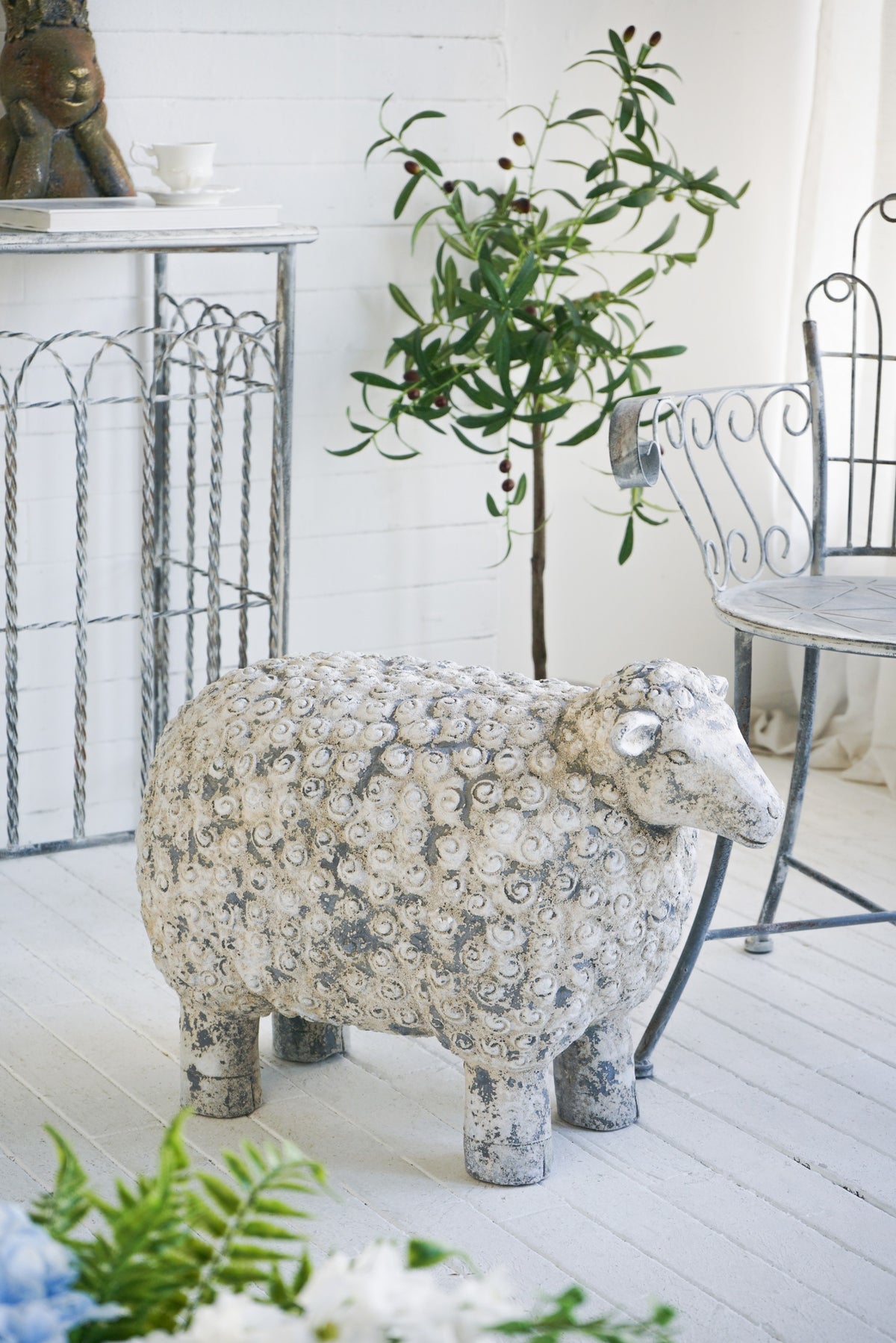 25.5x13x18' Magnesium Sheep Figurine with Weathered White and Gray Finish