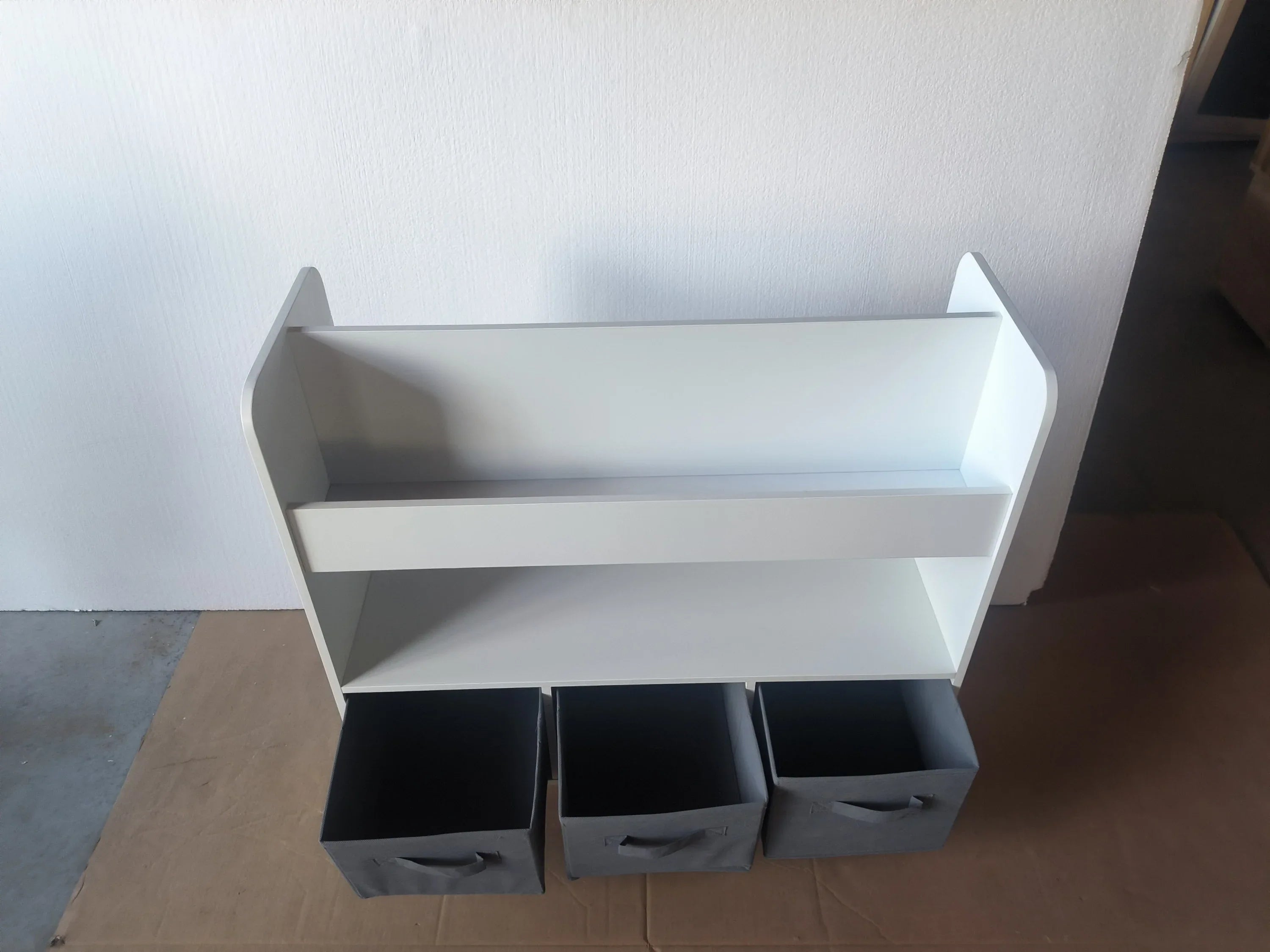 Modern Kids Bookshelf with 3 Fabric Bins, White and Gray Storage Shelf for Toys and Books, Ideal for Playroom, Bedroom, or Nursery - Eloy Royal