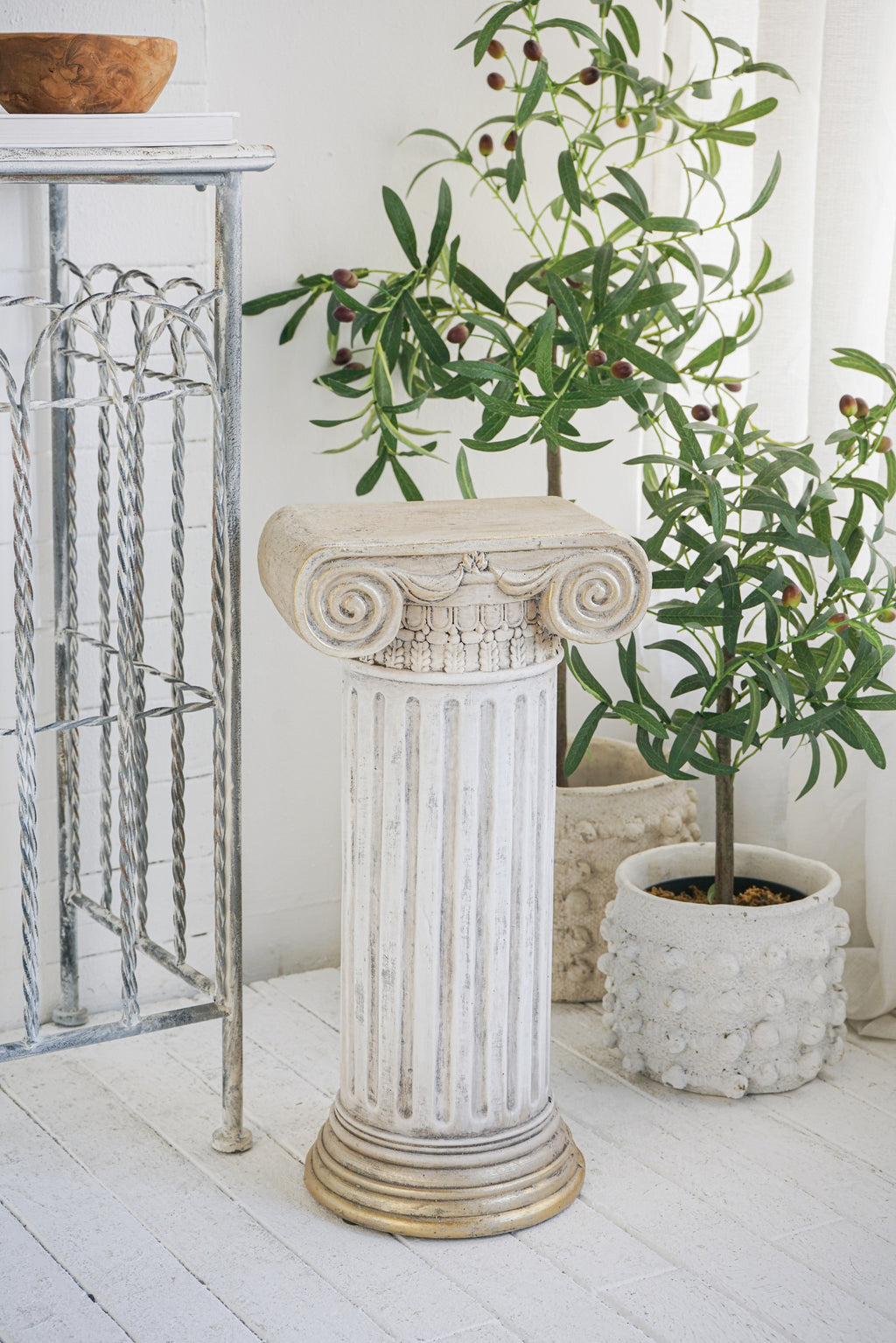 10x8.5x20.5' Antique White Magnesium Pedestal Stand with Ribbed Column Design and Gold Base