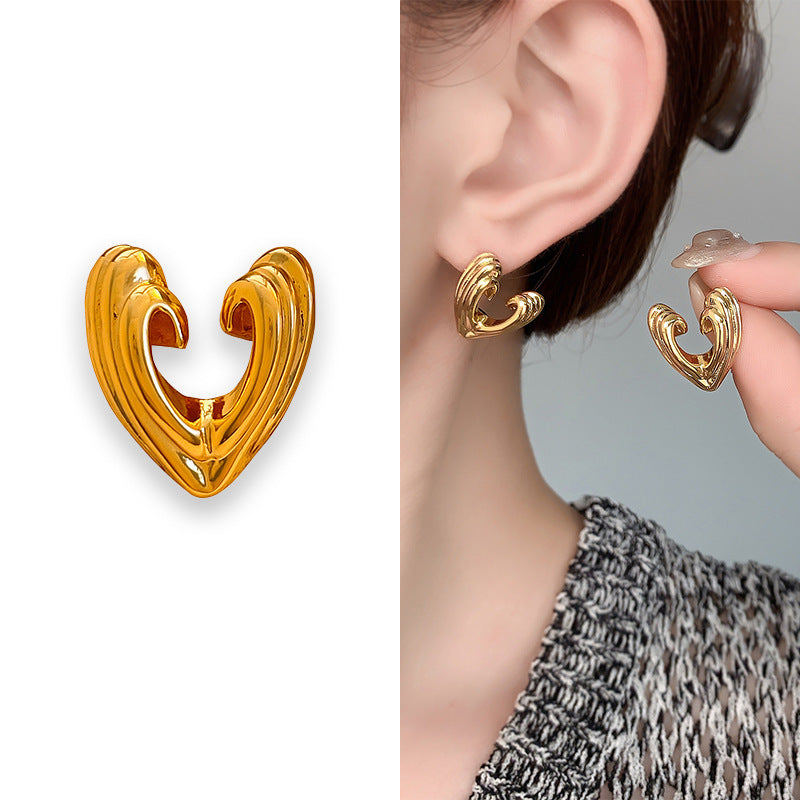 Textured Three-dimensional Heart-shaped Ear Studs Special-interest Design